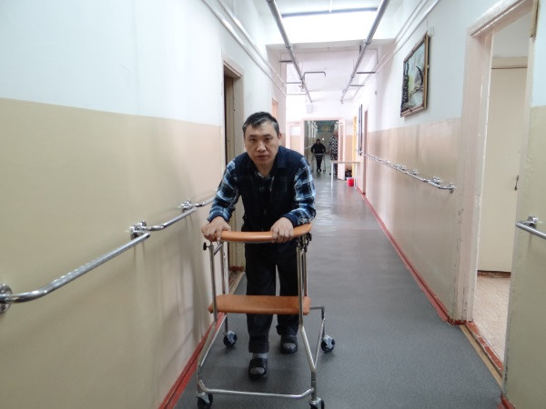 Центр здоровья инвалиды. Центр реабилитации инвалидов Хабаровск. Центр реабилитации инвалидов Новокузнецк. Коридор для инвалидов. Поручни в коридорах для инвалидов.